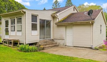 22 Terrace Dr, Montville, CT 06370