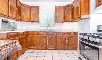 820 W 50th St, Los Angeles, CA 90037