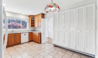 5813 MIDHILL St, Bethesda, MD 20817
