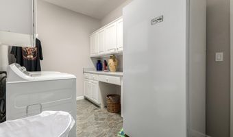 5733 S AMBERWOOD Dr, Chandler, AZ 85248