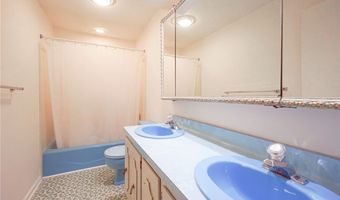 100 W Maplemere Rd, Amherst, NY 14221