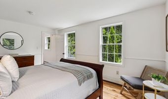 43 Lakeside Dr, Falmouth, ME 04105