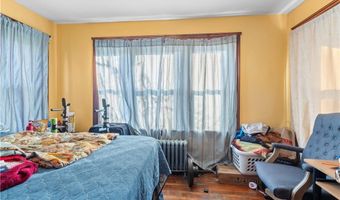 51 Oakland Ave, Cranston, RI 02910