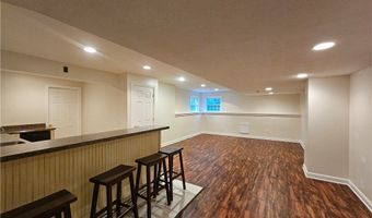 990 WHISPERWOOD Ln, Aurora, OH 44202