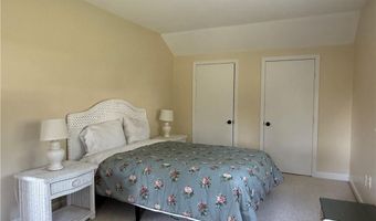 157 Briarwood Ave, Middletown, RI 02842