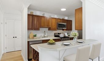 6 Whittier Place 17D, Boston, MA 02114