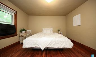 105 N 7th St, Beresford, SD 57004