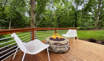 410 Greentree Ln NE, Ada, MI 49301
