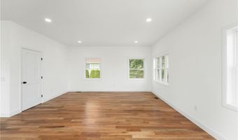 51 Burnett Rd, Warwick, RI 02889