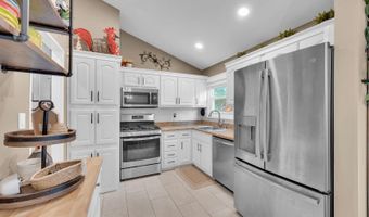 9 Brentwood Ter, Middletown, NJ 07748