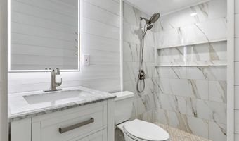 884 Village Brook Ct, Ballwin, MO 63021
