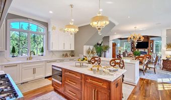 4 Pine Tree Ln, Lincoln, RI 02865