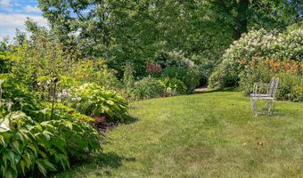 16 US-1, Falmouth, ME 04105