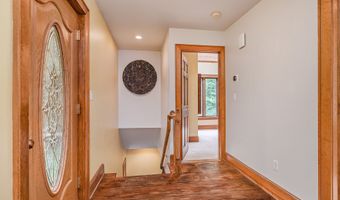 4 Spruce Mountain Trl, Danbury, CT 06810