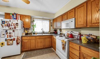 961 N Rohlwing Rd 201B, Addison, IL 60101