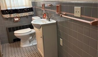 25 Pensaukee Ave, North Providence, RI 02911