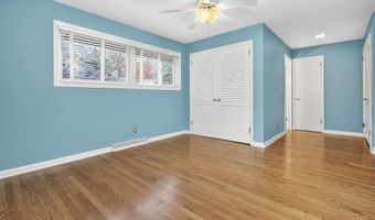 1040 E MOORPARK Ave, Appleton, WI 54911