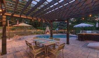 36 Beauchamp Dr, North Kingstown, RI 02874