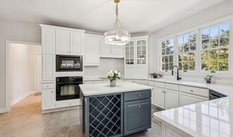 210 Old Plantation Dr W, Beaufort, SC 29907