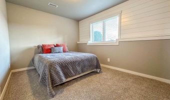 502 Granite Dr, Bismarck, ND 58503