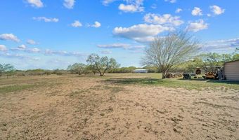 136 Country Pl, Adkins, TX 78101