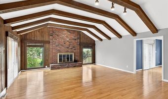 501 Nottingham Dr, Ballwin, MO 63011