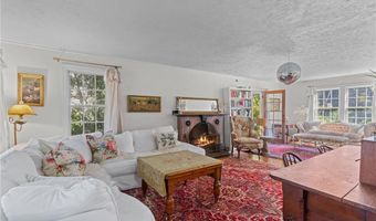 1220 Hope St, Bristol, RI 02809