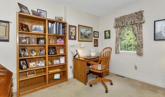 111 Cottonwood Ln, Agawam, MA 01001