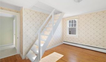 120 Chestnut Ave, Narragansett, RI 02882