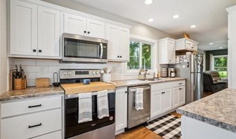 1102 E 2nd St, Anamosa, IA 52205