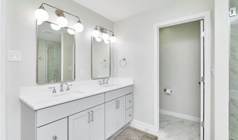 1093 Del Ebro Dr, Ballwin, MO 63011