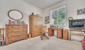 211 Emerald Meadows Dr, Arnolds Park, IA 51331