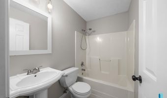 316 S Country Club Ave, Brandon, SD 57005
