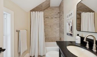 215 W Fremont St, Arlington Heights, IL 60004