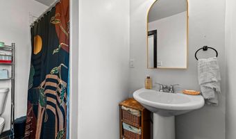 1215 NAVARINO St, Algoma, WI 54201