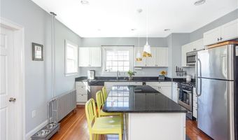 6 Pond Ave, Newport, RI 02840