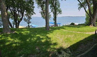 3019 1st St, Arnolds Park, IA 51331