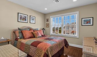 12 White Oak Ln 112, Aberdeen, NJ 07747