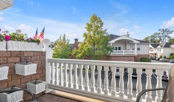 6 Sarah Ct, Amityville, NY 11701