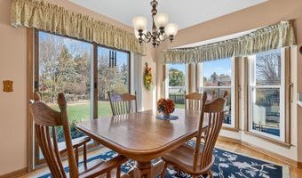 3610 Lakeview Dr, Algonquin, IL 60102