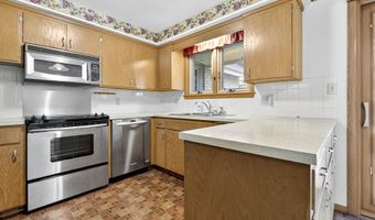 521 W SENECA Dr, Appleton, WI 54911