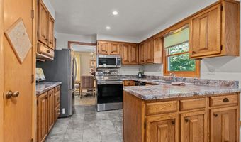 58 CRESTVIEW Dr, Appleton, WI 54915