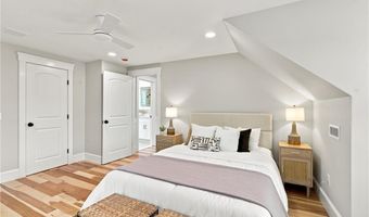 40 Congregational St, Bristol, RI 02809