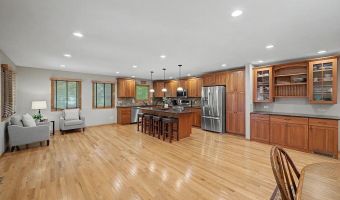 2349 Lakeview Dr, Ames, IA 50010