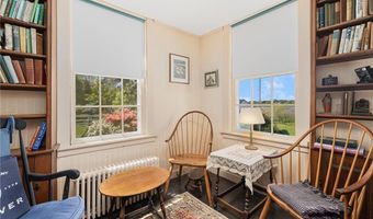 10 Casey Ct, Newport, RI 02840