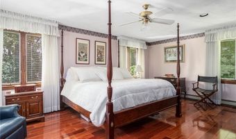 10 Oak Hill Dr, Lincoln, RI 02865