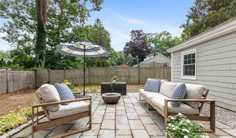 15 Zephyr Ln, Barrington, RI 02806