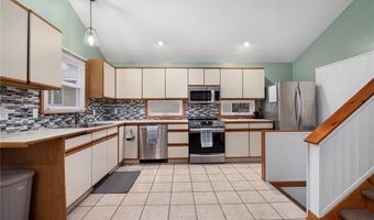 422 Shady Valley Rd, Coventry, RI 02816