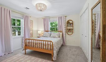 18 Hawk Dr, Bedford, NH 03110