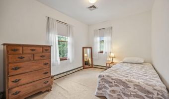 13 Swartzel Dr, Middletown, NJ 07748